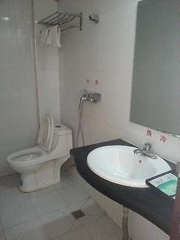 Wuhan Tianlun Holiday Hotel エクステリア 写真